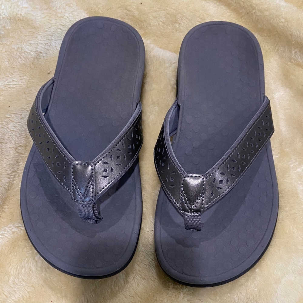 Vionic Black and Gray Sandals